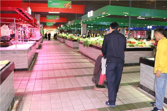 中山福菜市場(chǎng)全自動(dòng)洗地機(jī).jpg