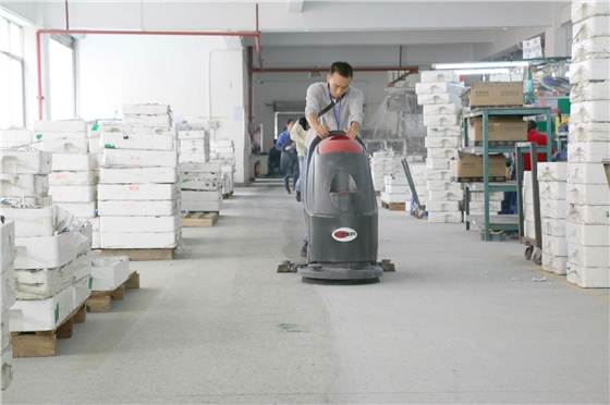 廣東裕祥環(huán)保科技有限公司全自動洗地機(jī).jpg
