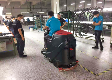 駕駛式洗地機不但清潔效果很棒520.png