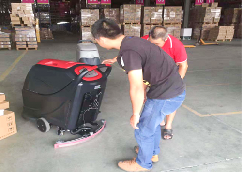 新能源電瓶能有效延長手推式洗地機(jī)工作時間嗎(愛嬰島案例）469.png