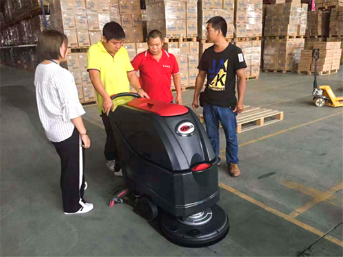 新能源電瓶能有效延長手推式洗地機(jī)工作時間嗎(愛嬰島案例）478.png